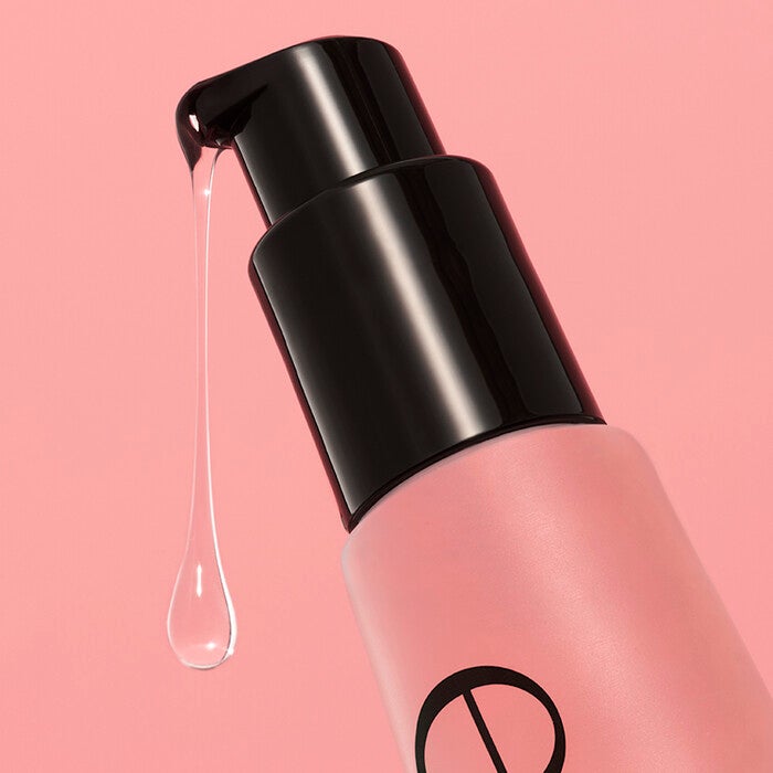 https://www.elfcosmetics.com/dw/image/v2/BBXC_PRD/on/demandware.static/-/Sites-elf-master/default/dw235c185e/2023/PowerGripPrimerNiacinamide/062722_SL_PowerGrip_1716_IGF.jpg?sw=700&q=90&strip=false