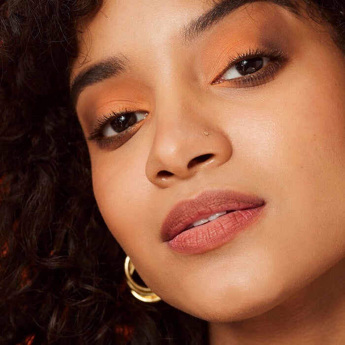 https://www.elfcosmetics.com/dw/image/v2/BBXC_PRD/on/demandware.static/-/Sites-elf-master/default/dw4dbbdf21/2021/072021_Derlyn_PopLook-023.jpg?sw=700&q=90&strip=false