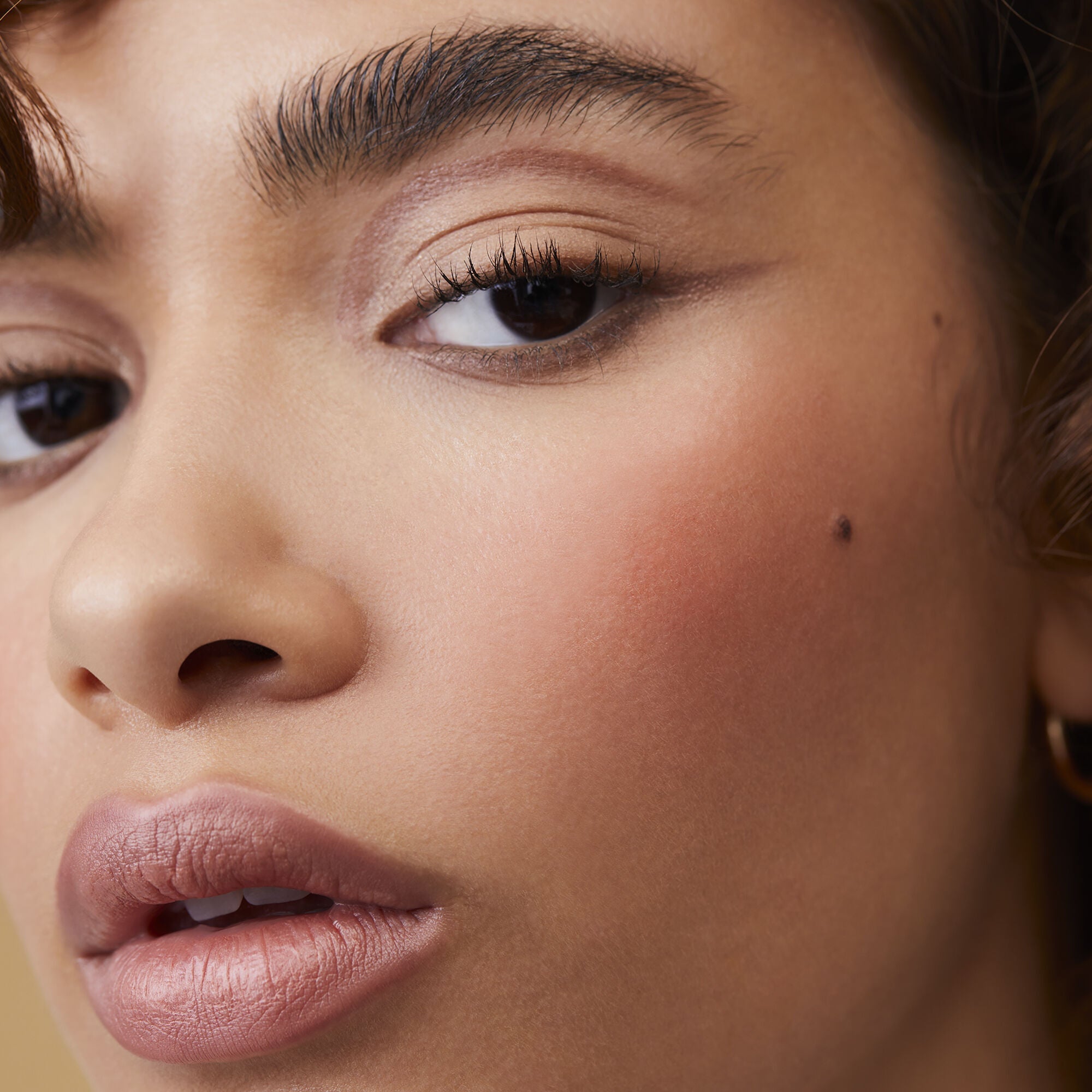 https://www.elfcosmetics.com/dw/image/v2/BBXC_PRD/on/demandware.static/-/Sites-elf-master/default/dwf13c60f3/2020/08112020_Alyssa_PuttyPrimerTrio-0210_IGF.jpg