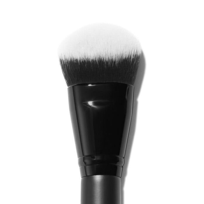https://www.elfcosmetics.com/dw/image/v2/BBXC_PRD/on/demandware.static/-/Sites-elf-master/default/dw8ac940e0/2025/SmoothSwipeFoundationBrush/81456_Detail_R.jpg?sfrm=png&sw=700&q=90&strip=false
