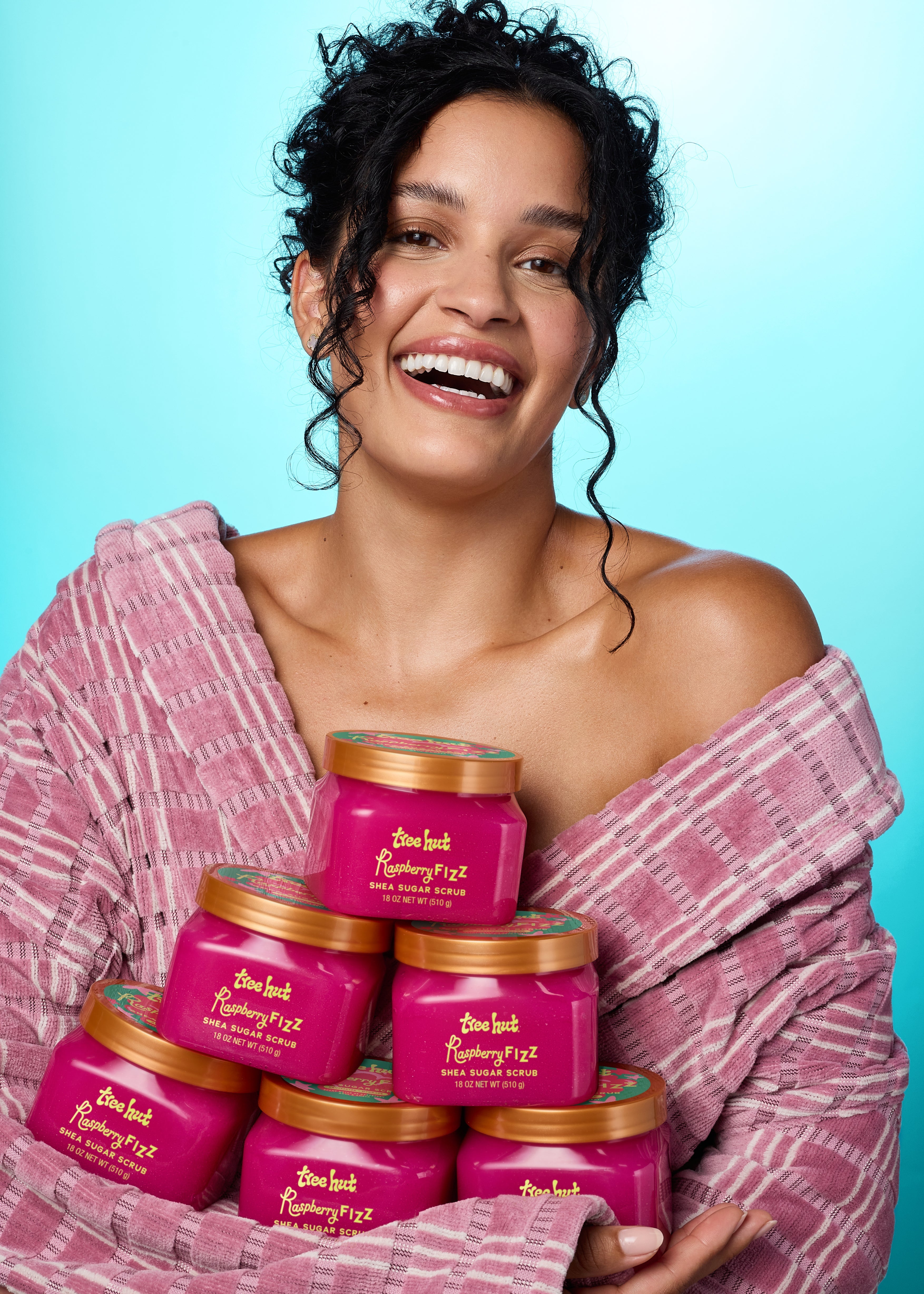 https://cdn.shopify.com/s/files/1/0543/1594/2065/files/TH_CoreRebrand_RaspberryFizz_SheaSugarScrub_InHand_1330_5x7_bcf1d155-c85b-4866-919a-53593c642b5d.jpg?v=1768571148