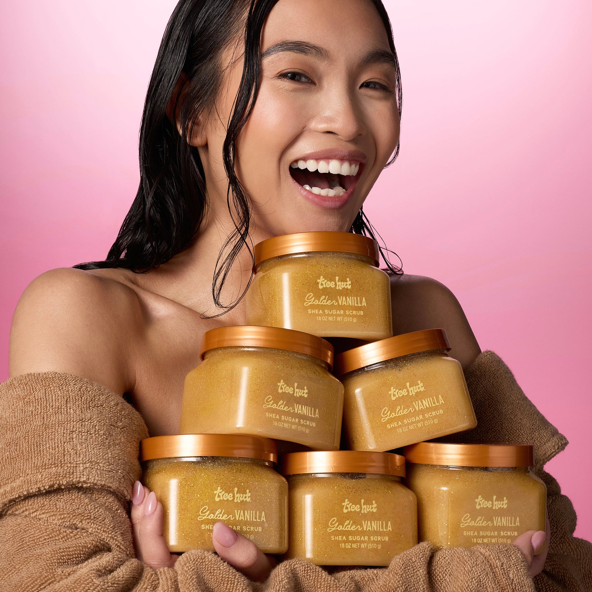 https://cdn.shopify.com/s/files/1/0543/1594/2065/files/TreeHut_CoreRebrand_GoldenVanilla_SheaSugarScrub_InHand_0038_1x1_9f68e947-f0ee-4c7a-8301-9d07c2bcce75.jpg?v=1768570851