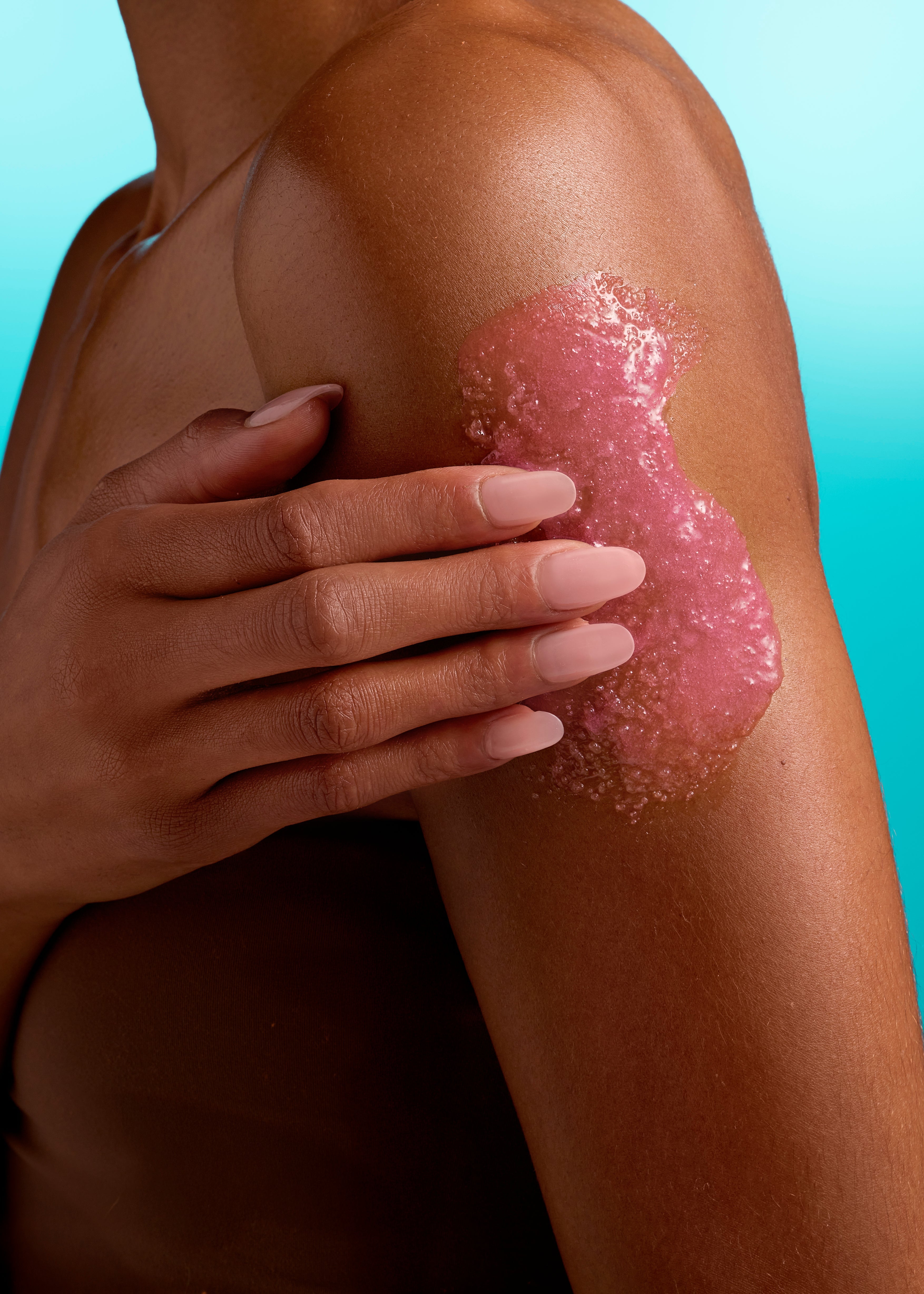 https://cdn.shopify.com/s/files/1/0543/1594/2065/files/Tree_Hut_Core_Rebrand_Raspberry_Fizz_Shea_Sugar_Scrub_On_Body_0073_5x7_2caf1a96-509f-4775-8c3f-12a3b1b77eba.jpg?v=1768571148